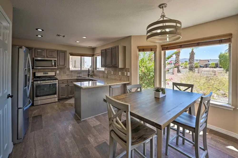4 Mi to Lake Havasu: Home w/ Private Pool & Bbq!