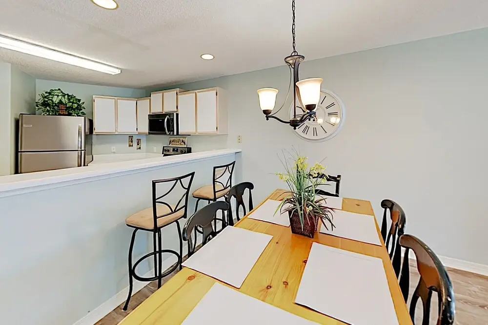 New Listing! Gulf-view Beach W/ Pools 2 Bedroom Condo