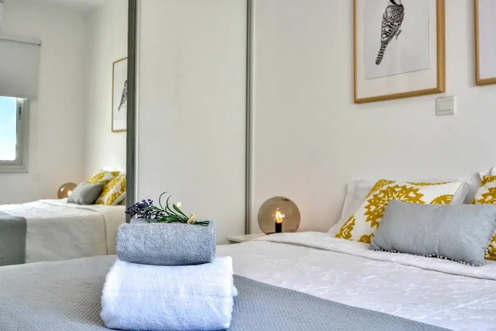 Phaedrus Living: Seaside Luxury Flat Lighthouse 67