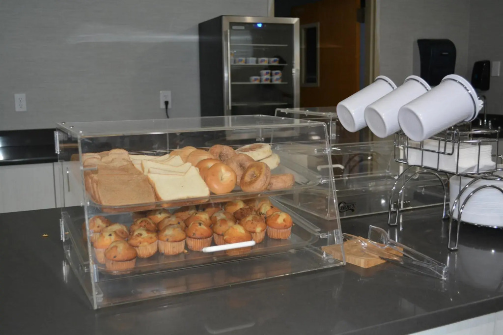 Orangewood Inn & Suites Kansas City Airport