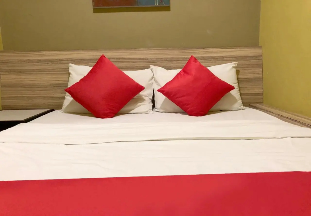Basic Hotel