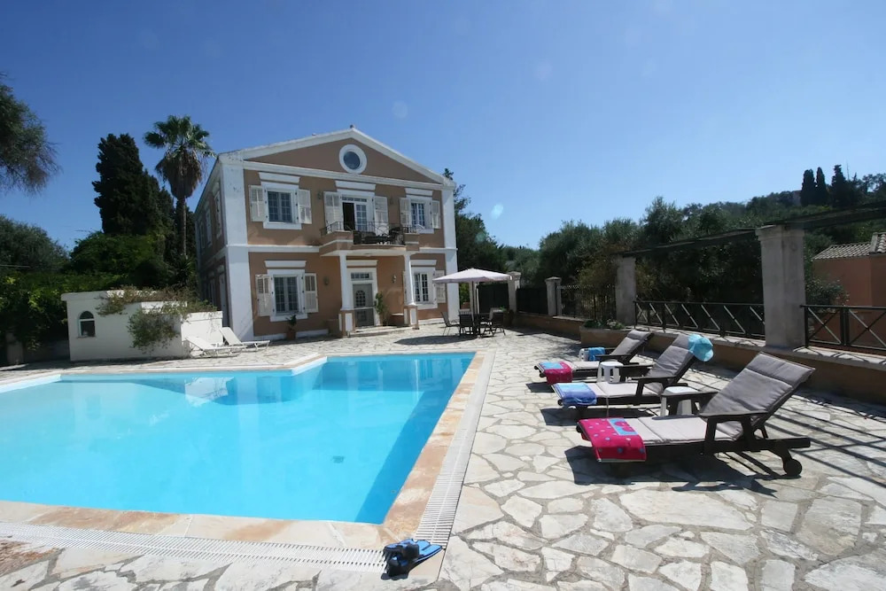 Durrell Corfu Strawberry-pink Villa