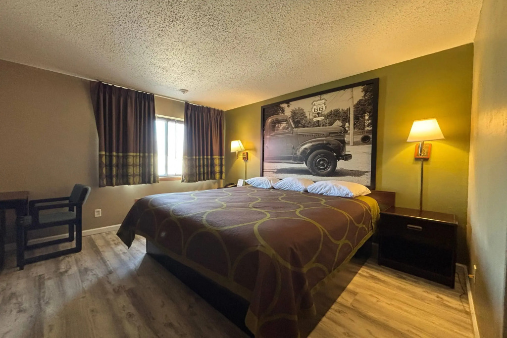 Super 8 by Wyndham Normal Bloomington