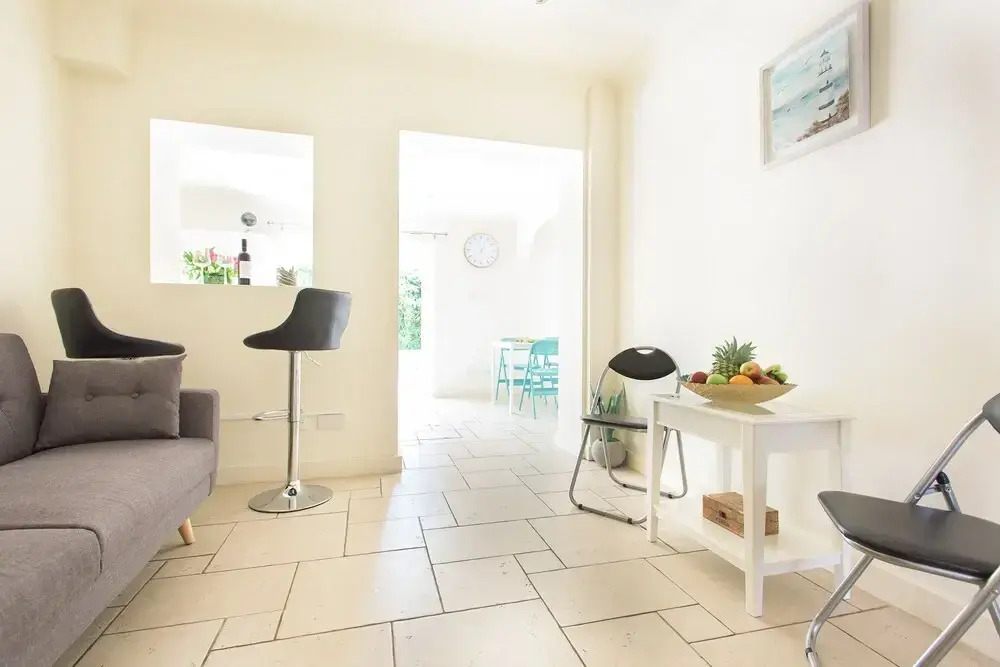 Platinum Apartment Mornington Crescent 9986