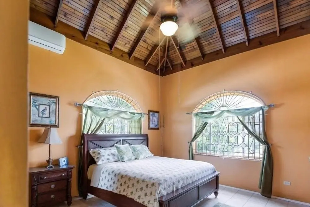 Yanceylargo Estate - Newly Renovated 3 Br Villa W Gorgeous Mountain Views 3 Bedroom Villa by RedAwning
