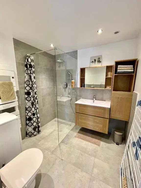 Studio classé 3 étoiles de 36 m2, indépendant dans villa avec piscine