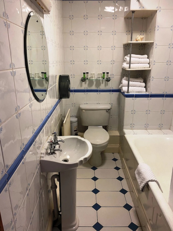 OSheas Hotel