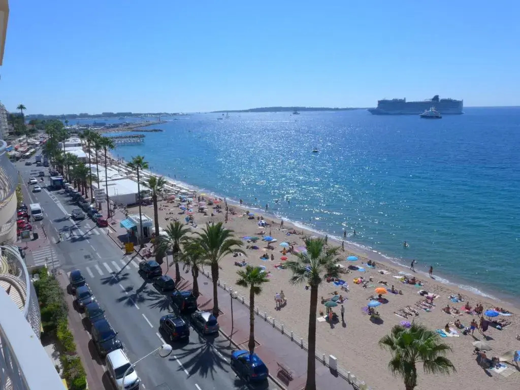 Beautiful 3 bedroom. Direct sea view. 401