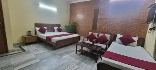 Hotel Shri Hari by OYO Rooms