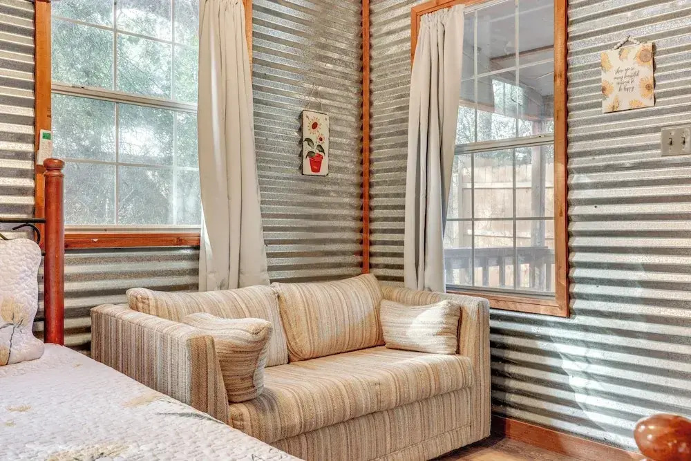 Cozy Couple's Cottage w/ View Near Canyon Lake!