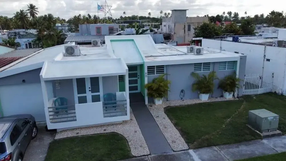 Walk to Beach or Swim in the Pool, 4 Bedrooms 4 Home by Redawning