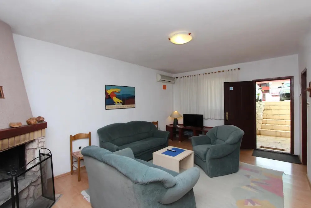 Apartments Lora