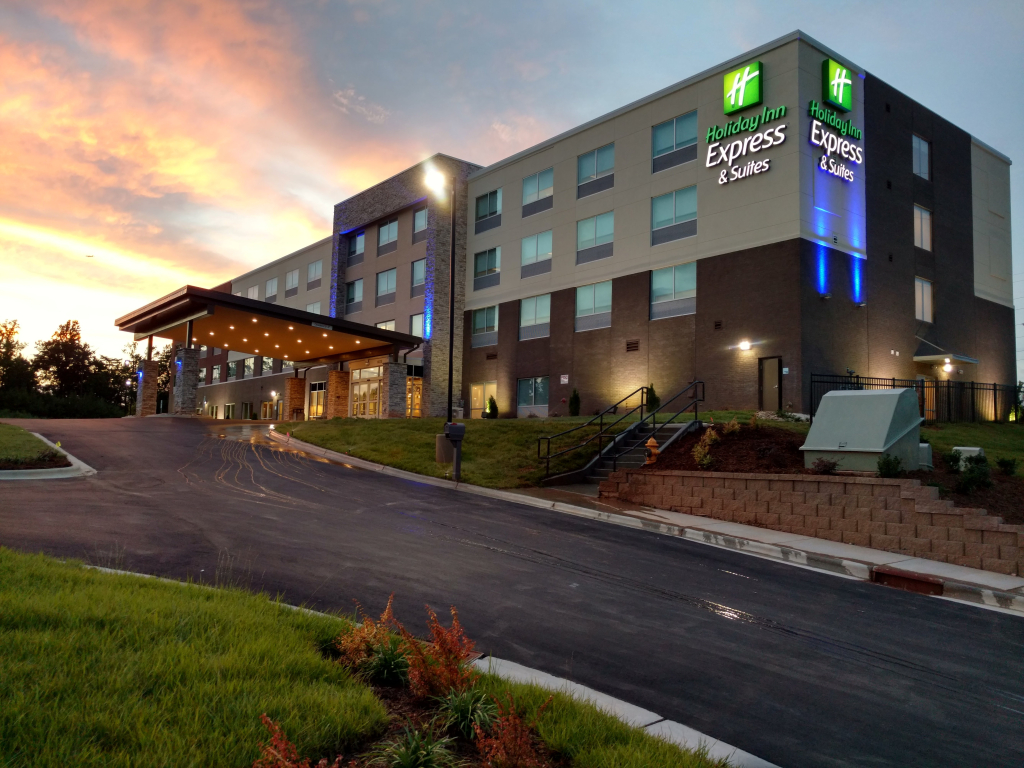 Holiday Inn Express & Suites - Charlotte NE - University Area by IHG