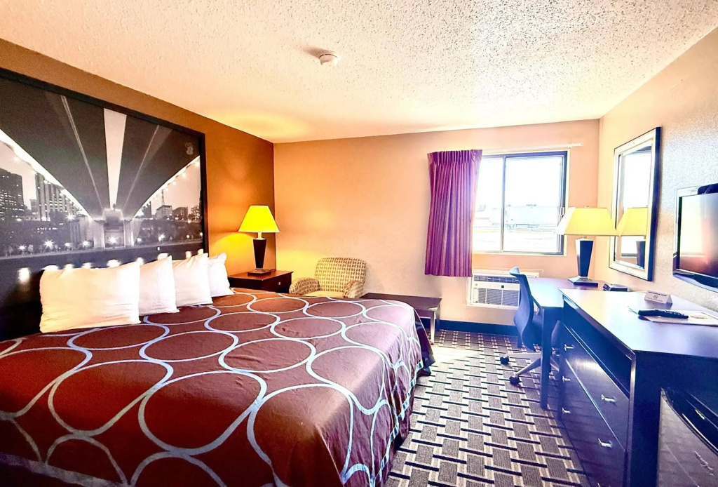 Super 8 by Wyndham Melrose