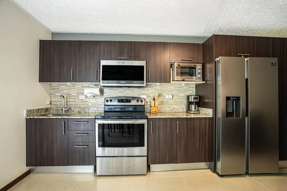 Luxury 3-bedroom Condo in Paradise