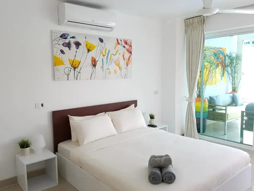 Beachside 3-Bedroom Townhouse w Private Pool at 70 Meters from Beach