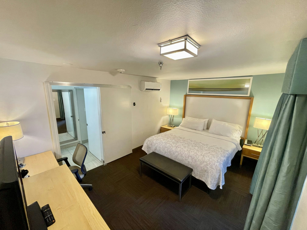 Red Roof Inn PLUS & Suites Tampa - Busch Gardens