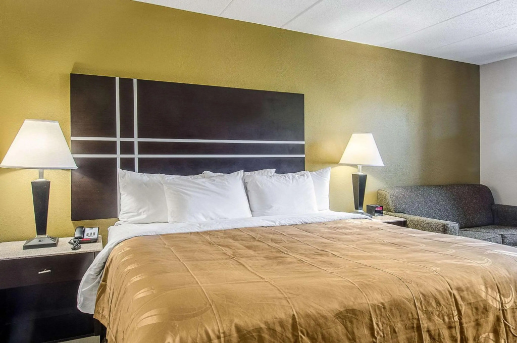 Red Roof Inn & Suites Middleborough