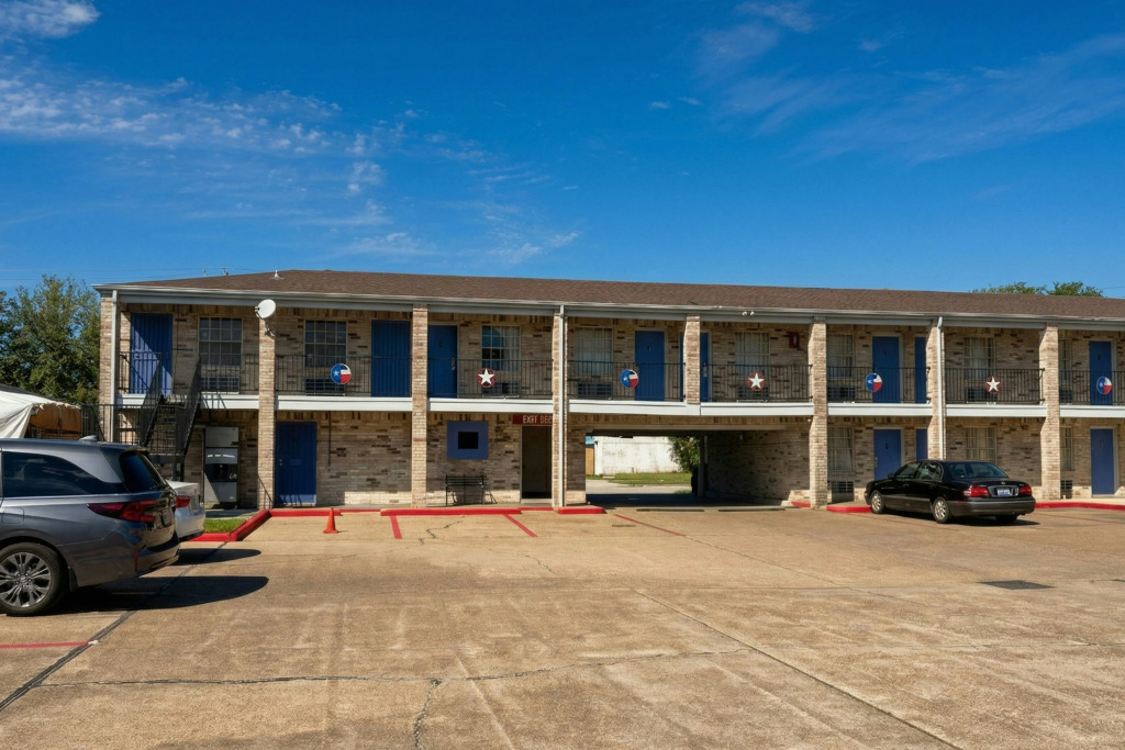 Golden Motel Near Houston Medical Center