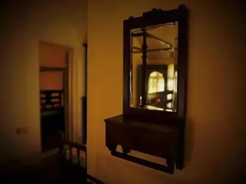 SaffronStays Parsi Manor - 4-BR heritage villa near Charlotte Lake serving authentic Parsi meals