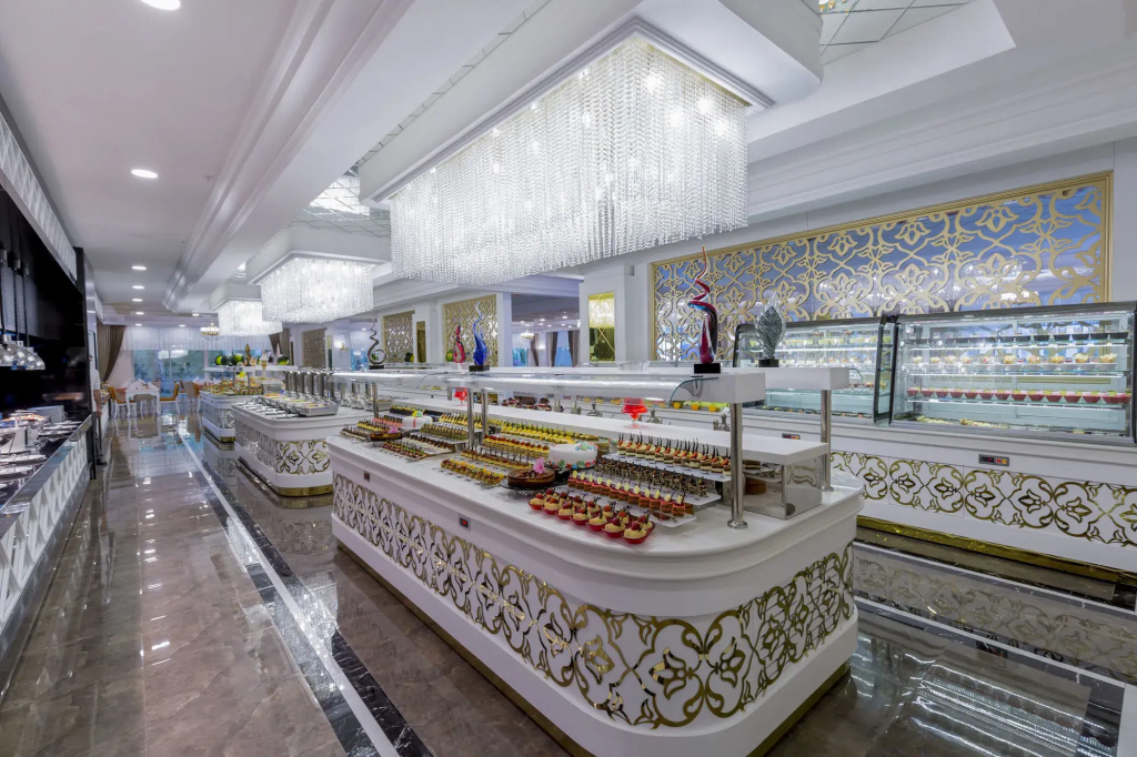Side Royal Palace