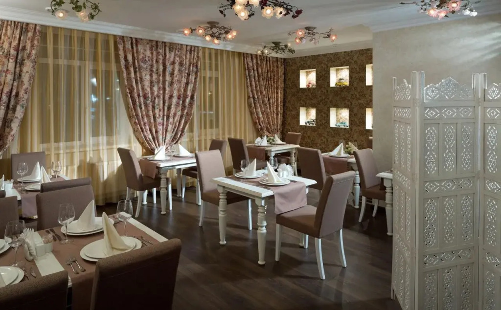 De Gaulle Boutique Hotel