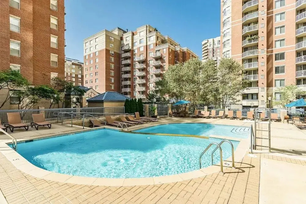 Gorgeous 2 Condo Ballston place w-GYM