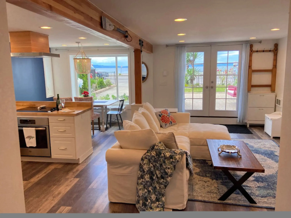 2BR 2BA Alki Beach Waterfront Retreat Extended Stay