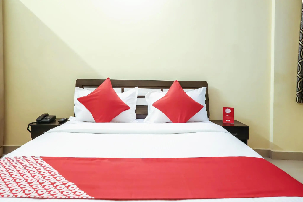 OYO Flagship 18270 Eon Studio Apartments