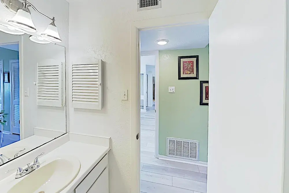 New Listing! Remodeled W/ Pool, Pier, Tennis 3 Bedroom Condo