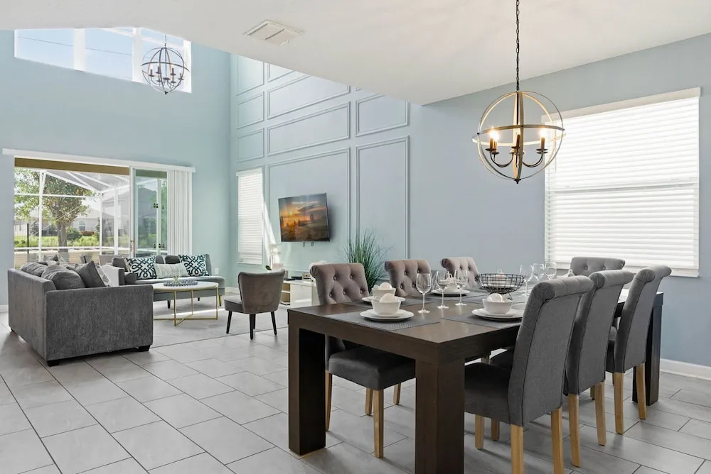 5BR Family Home Pool Theme Beds Space Location