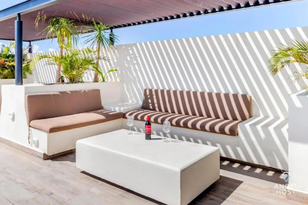 Veranto Condo Near 5Th Ave W Pool Access