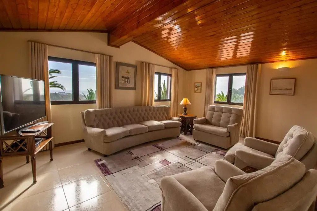 Impeccable 3 Bedroom House, sea View in Aljezur