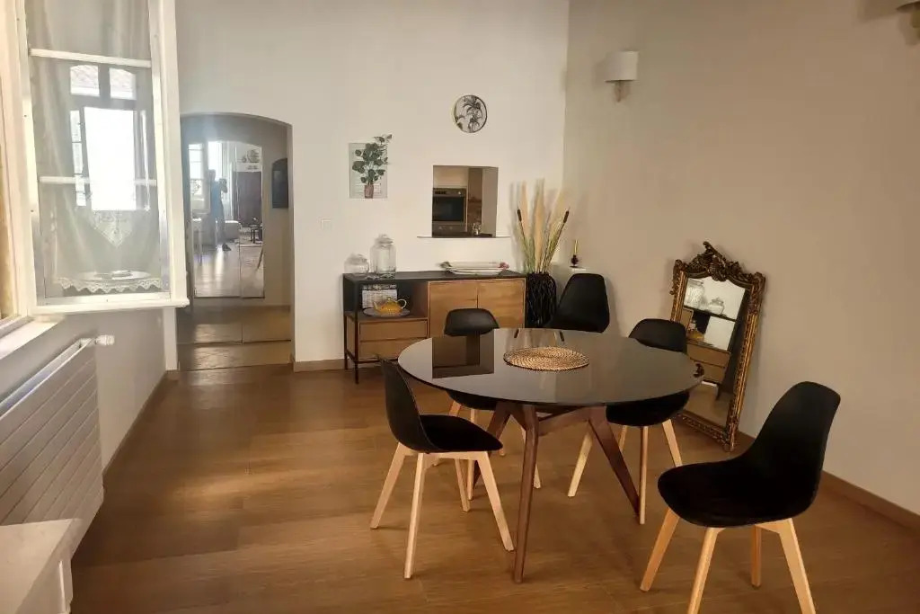 spacious apartment for 4 in avignon !