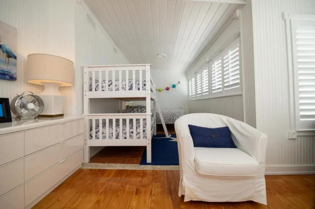 AMI Boathouse - 520 Loquat