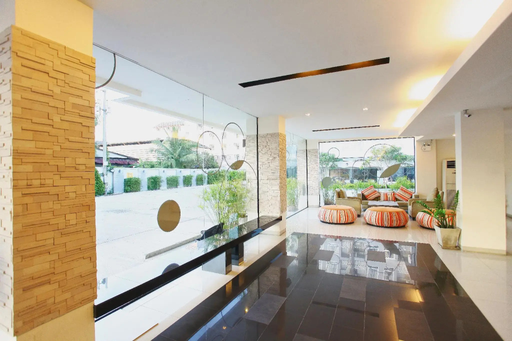 Leenova Hotel