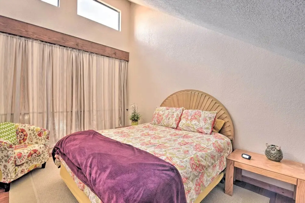Quaint Angel Fire Townhome: 1/2 Mi to Ski Slopes!