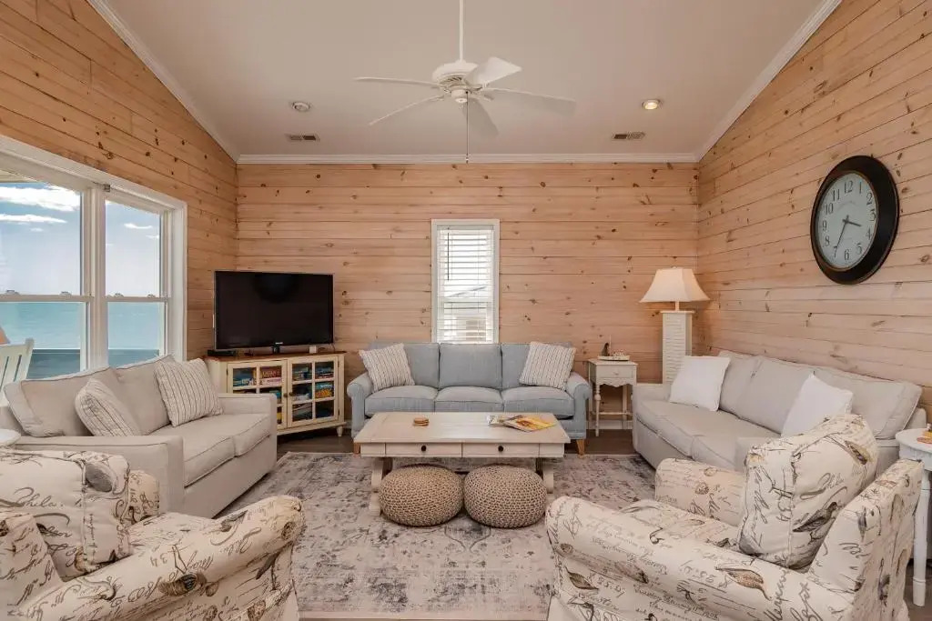 Casa Bianca by Oak Island Accommodations