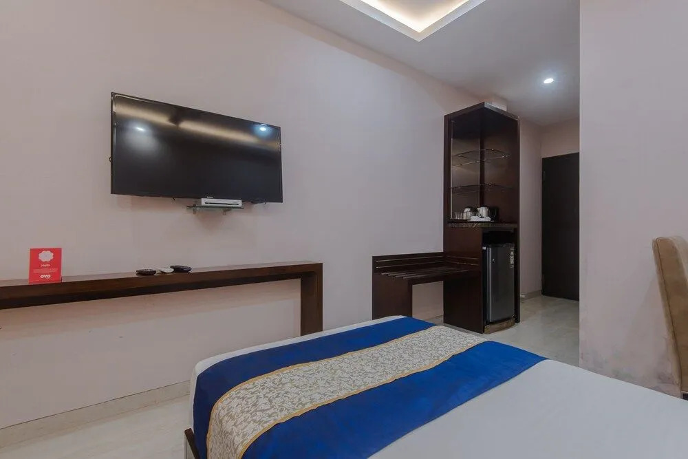 OYO Flagship 15439 Colaba