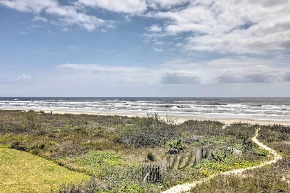 Beachfront Serenity in Galveston! Group-ready Home