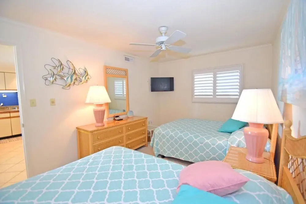 Sungate 401 3 Bedroom Condo by RedAwning