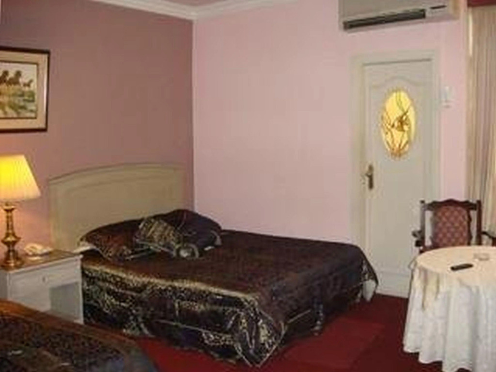 Royal Lodge Hotel