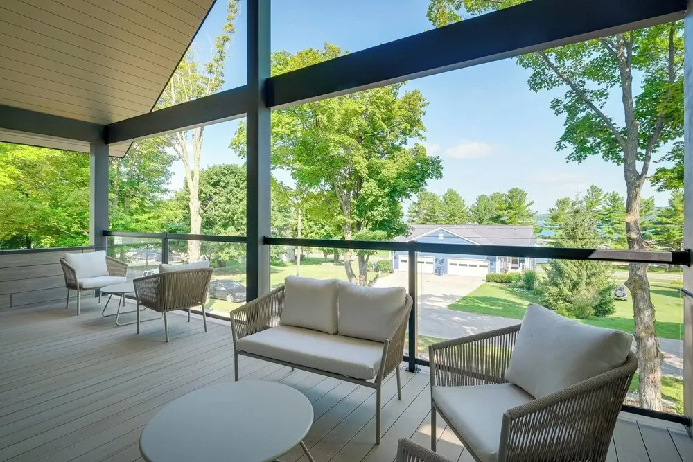 Walk to Lake Charlevoix: 4-season Group Getaway