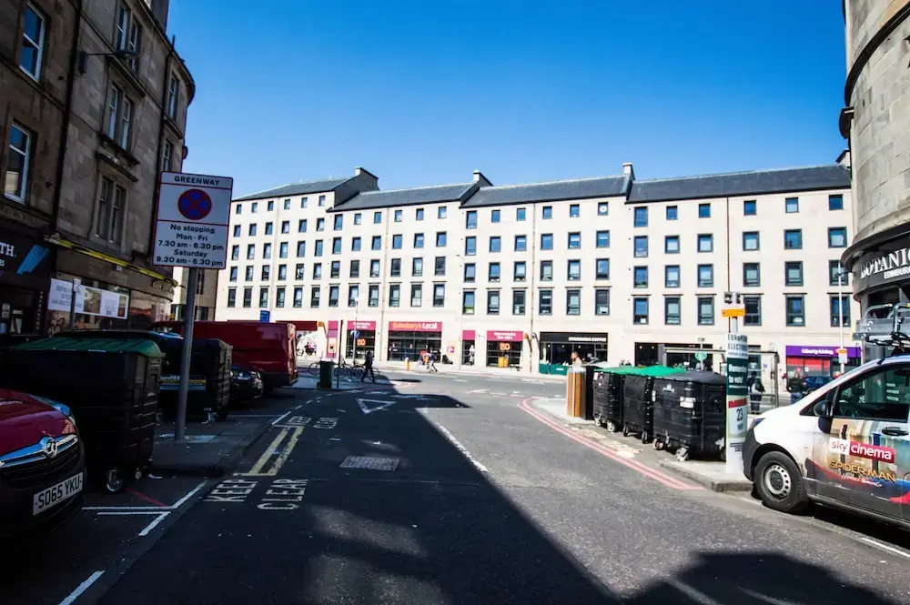 Montgomery Apartments - Crighton