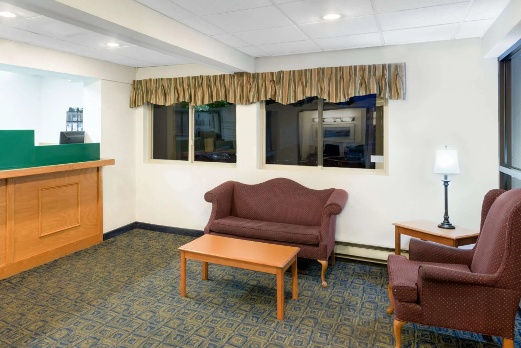 Super 8 by Wyndham Kingston