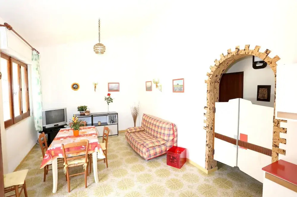 House With 2 Bedrooms in Punta Braccetto, With Furnished Terrace - 500