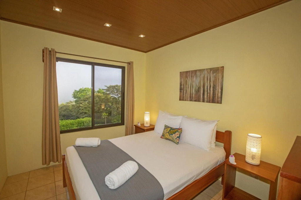 Beautiful 2 Bedroom Villa with Private Nature Reserve - Friendship House