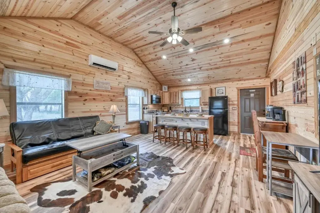 Rustic Cabin With Firepit and Grill - 10 Mins to Main St