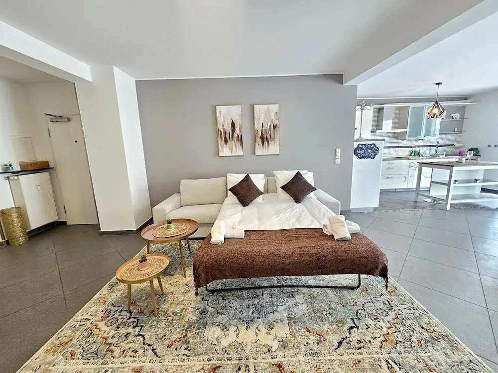 Well Appointed 2BR w terrace&parking