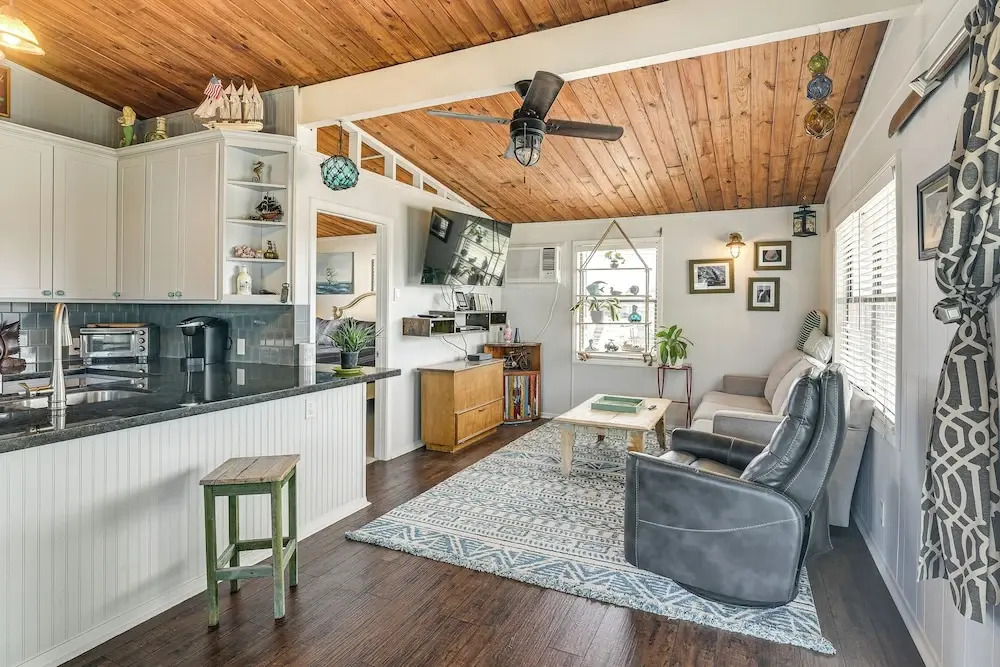 Walk to Sea Isle Beach: Updated Group Getaway!